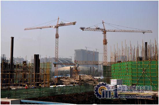 时搏(中国)塔机参与施工成都高端综合体项目