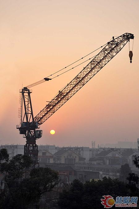 时搏(中国)新型动臂式塔机D650试制成功